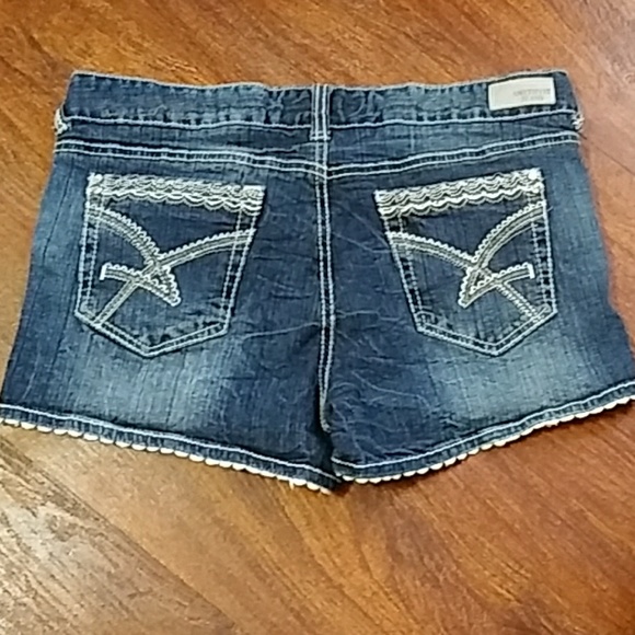 Demin shorts - Picture 2 of 2